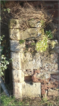 Bournac vestige de porte