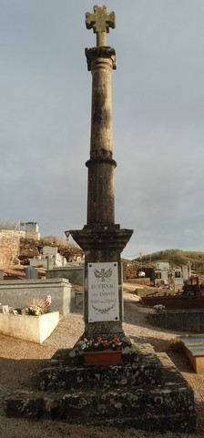 Bournac 12400 croix cimetière
