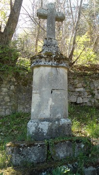 Vendeloves 12400 croix cimetière