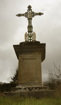 Bournac 12400 croix église