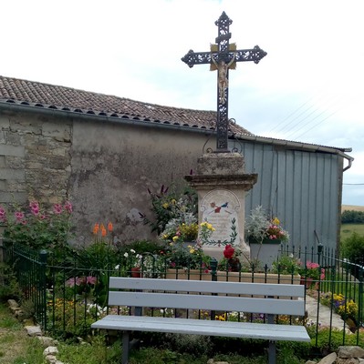 AVSA Boussac calvaire fleuri