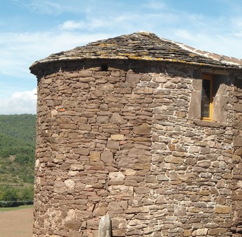 Le Cambon 12400 bâtiment arrondi