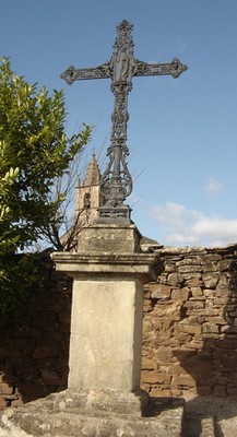 Le Cambon 12400 croix église