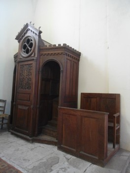 Le Cambon 12400 confessionnal chapelle latérale droite église