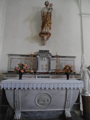 Le Cambon 12400 autel chapelle latérale gauche église