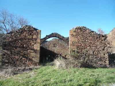 Le Cambon 12400 fer à cheval ruine