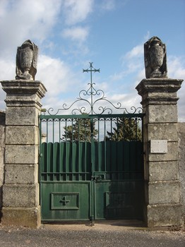 Le Cambon 12400 porte cimetière