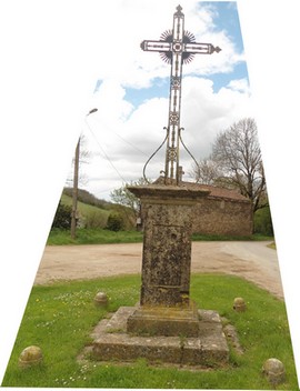St Etienne de Naucoulès 12400 croix église