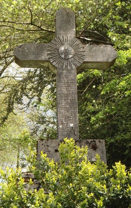 St Etienne de Naucoulès 12400 croix