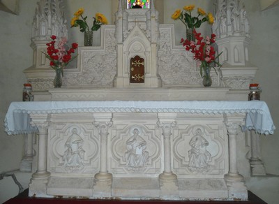 St Etienne de Naucoulès 12400 église autel principal 1