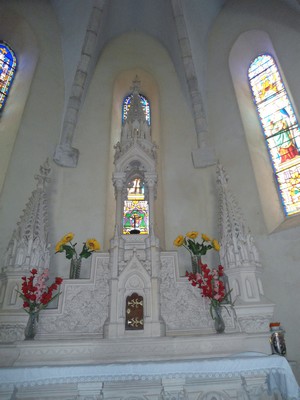 St Etienne de Naucoulès 12400 église autel principal