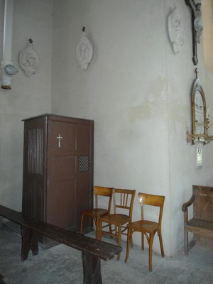 St Etienne de Naucoulès 12400 église confessional