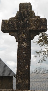 St Etienne de Naucoulès 12400 église croix cimetière