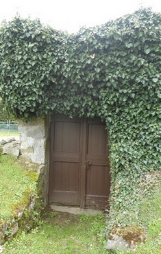 St Etienne de Naucoulès 12400 porte cimetière