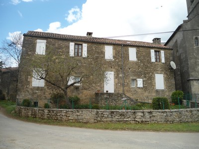 St Etienne de Naucoulès 12400 presbytère