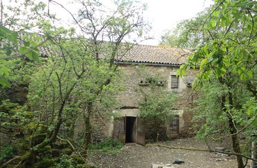 St Etienne de Naucoulès 12400 ruines 1