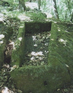 Tombe de Péret 12400