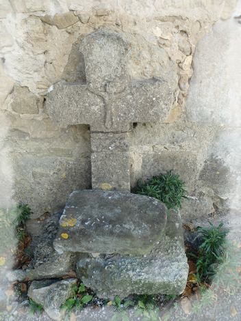 Vailhauzy croix ancienne